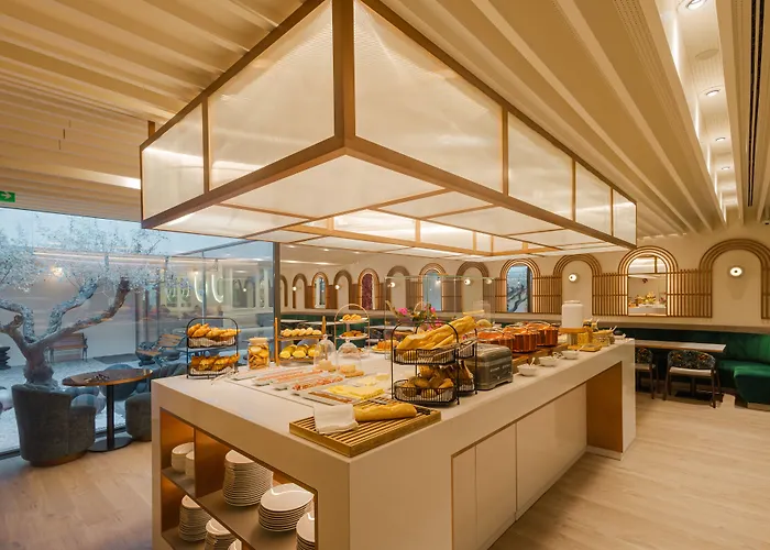 Luster Hotel